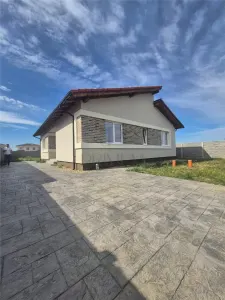 CASA INDIVIDUALA - SUPERBA - APROAPE DE CENTURA - Mosnita Noua