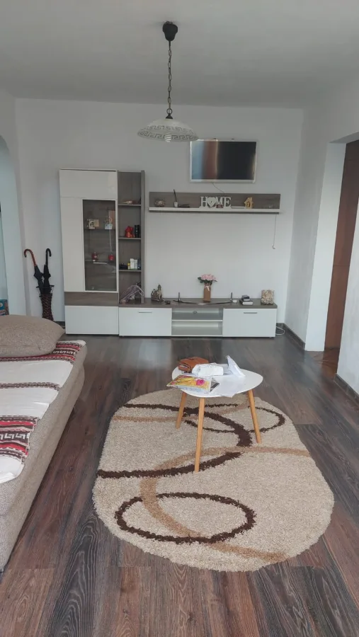 Închiriez apartament cu două camere în zona Vlaicu - Arad
