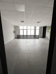 Spatiu comercial de inchiriat, 90 mp, alimentatie publica, Eroilor. - Floresti