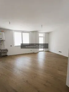 Apartament 3 camere, 2 bai, etaj intermediar, balcon, garaj, boxa - Floresti