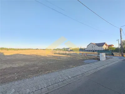 TEREN INTRAVILAN DE VANZARE GRADISTE-UTILITATI PE TEREN - Arad