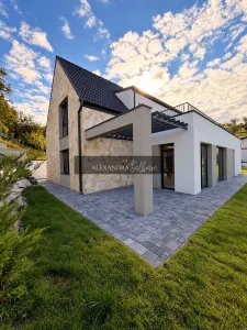 Casa individuala 6 camere, 5 bai, terasa la etaj, curte, P+ET+POD - Feleacu