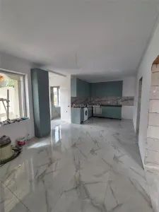 CASA 3 CAMERE - 70 mp utili + 350 mp teren + 10 mp terasa  69900 € - COMISION 0% - Varias