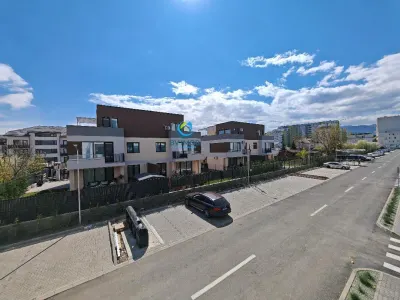 Inchiriem Apartament 2 Camere, Tip Studio, Modern, Tractorul - Brasov