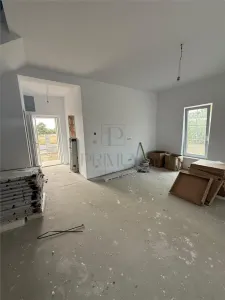 DUPLEX CU GARAJ, TEREN GENEROS ȘI 4 DORMITOARE - Mosnita Veche