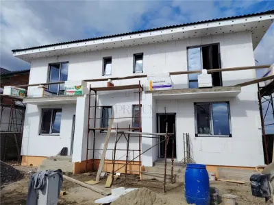 NOU PE PIATA - PERETE COMUN IZOLAT - TOATE UTILITATILE - Mosnita Veche