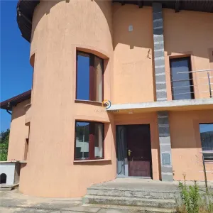 Vila Spatioasa cu 6 camere langa Pitesti ideala pentru Cazare Echipa, gradinita - Stefanesti