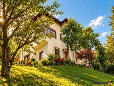 Resedinta distinctiva, pe domeniu de 2.200mp,cadru exclusivist, Central, Brasov - Brasov