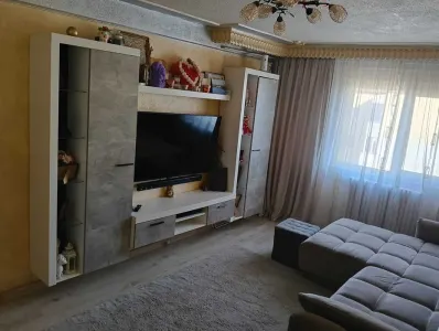 PF , vand apartament 3 camere , D , etaj 4/5 , complet mobilat si utilat , Iasi , Luca Arbore Nr 32 - Iasi