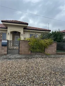 Duplex cochet, zona excelenta, drum asfaltat , toate utilitatile - Mosnita Noua