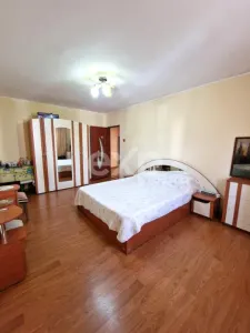 Apartament 3 camere de vânzare –Etaj 2, Micro 12 - Targoviste