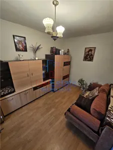 Apartament 3 camere, 54 mp, semidecomandat, etaj 3 - Podu Ros - Iasi