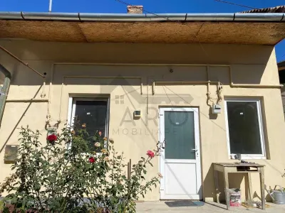 Casă cu o cameră în curte comună - Targu Mures