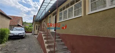 Casa de vanzare cu toate utilitatile la asfalt - Cricau