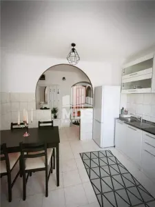 Decomandat, mobilat si utilat etaj intermediar - Timisoara