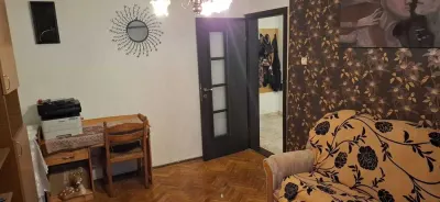 Vand apartament cu 3 camere - Craiova