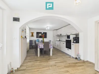 Casă solidă în Curtici cu teren de 1166 mp - Curtici