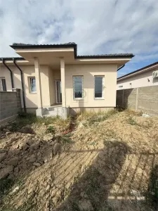 Confort la parter, spațiu pentru tine! Duplex de vânzare în Moșnița Nouă - Mosnita Noua