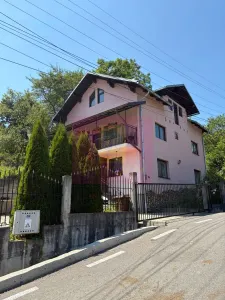 Casa de vanzare cu 4 camere in Comarnic - Comarnic