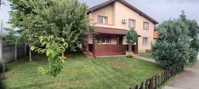 Săbăreni, casă 2009, P+1, terasă, garaj, curte 315 mp - Sabareni
