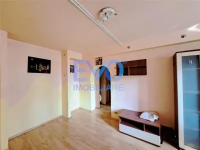 Apartament 3 camere de vânzare, Tătărași, str. Ciurchi, vis a vis de Tudor Center, 71.900 euro negociabil - Iasi