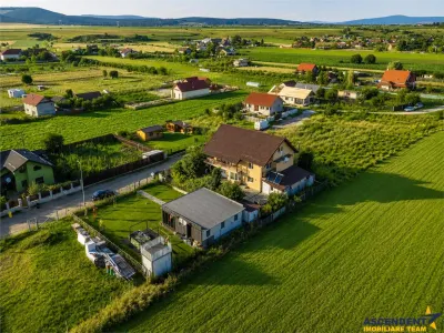 Casa mobilata, accesorizata, luminoasa, vedere munte, zona verde - Harman