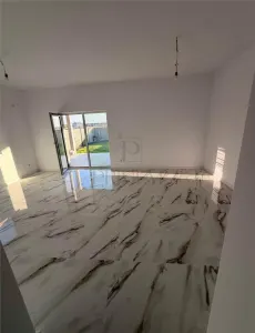Giroc - Duplex - 5 Camere - 3 Bai - Bucatarie inchisa - Acces facil - Giroc
