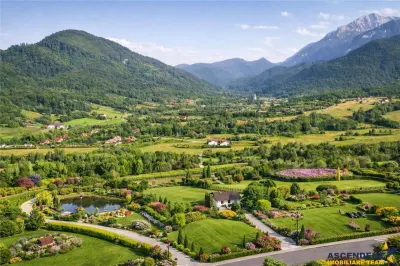 FILM! 23.000mp: oaza paradisiaca cu lac, vedere catre Bucegi, Glajerie/ Rasnov, pretabil Casute/Pensiune - Brasov