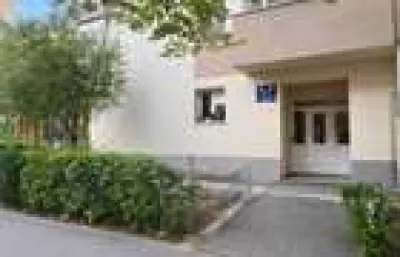Apartament 4 Camere, Parter Stradal, Desch. 3 Laturi PRETABIL SPATIU COMERCIAL - Bucuresti