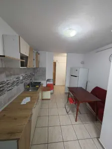 Ap. 4 camere, 80mp, etaj 1, an 1983, Frumoasa - Iasi
