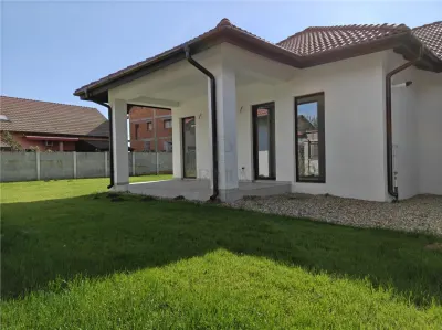DUPLEX LA CHEIE - TEREN GENEROS - TOATE UTILITATILE - Mosnita Noua