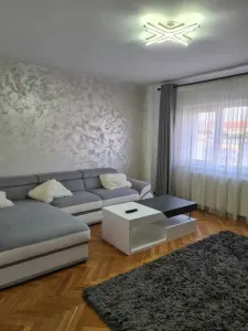 Inchiriez apartament 4 camere zona Spitalul Judetean - Ciuperca et 6/8 - Craiova