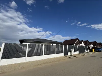 VANZARE VILA DOMNESTI - CASA PARTER  LA CHEIE | STRADA ASFALTATA - Domnesti