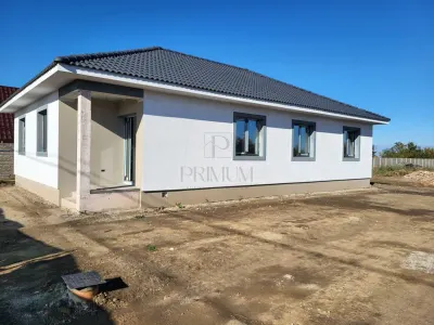 Sanmihaiul Roman- 4 camere- toate utilitatile- incalzire in pardoseala - Sanmihaiu Roman