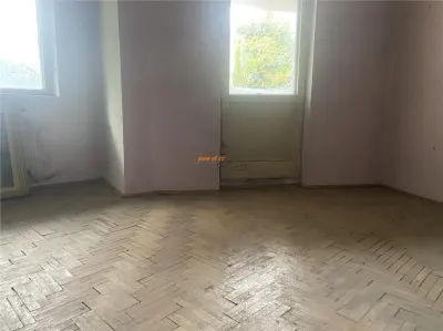 Apartament 3 camere de vanzare in Focsani , zona B- dul Brailei , et 1/3 , decomandat liber - Focsani