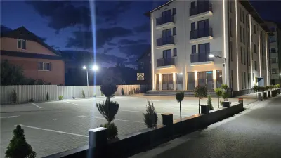 Clădire de Birouri de Închiriat în Ipotești, lângă Suceava | 929 mp | 42 de Birouri | 23 Parcări | 7.300 euro/lună | Comision 0% - Ipotesti