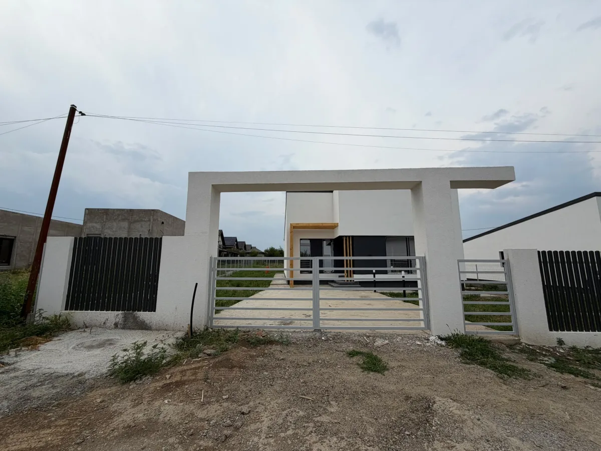 Casă 4 camere Miroslava - poza 2