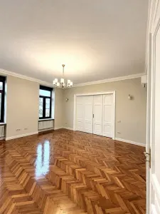 Apartament interbelic renovat, 109 m² – centrul Aradului - Arad