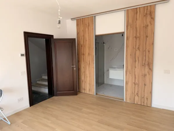 Casă 4 camere București - poza 2