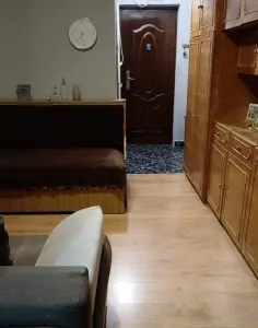 BRASADAS vinde garsoniera pe Ostrovului la etajul 3/4. - Satu Mare