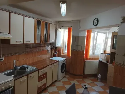 BRASADAS vinde ap 3 cam etaj 4/4 in Micro 16. - Satu Mare