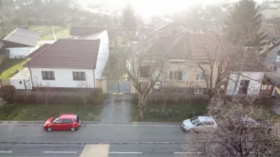 BRASADAS vinde parte de casa, str Unirii cu 7 ari teren. - Satu Mare