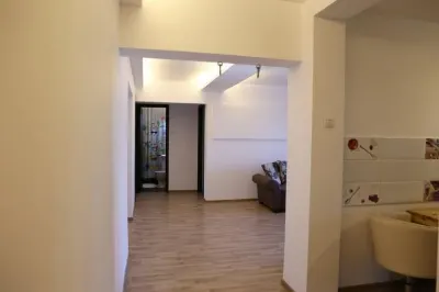 BRASADAS vinde ap 4 cam zona Unirii. - Bucuresti