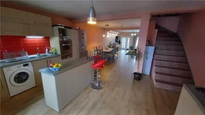 BRASADAS vinde casa tip duplex în zona CLOSCA. - Satu Mare