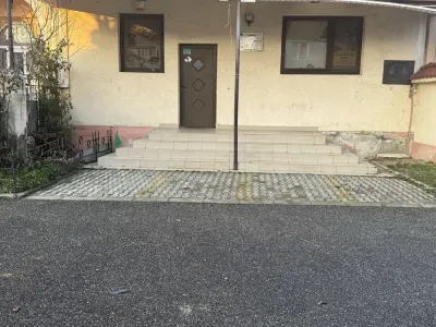 BRASADAS vinde ap Titulescu 100 mp + curte privată birou - Satu Mare