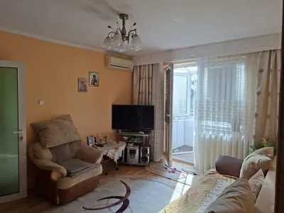 BRASADAS vinde ap 2 cam 52 mp. Etaj 4/4 ULTRACENTRAL. - Satu Mare