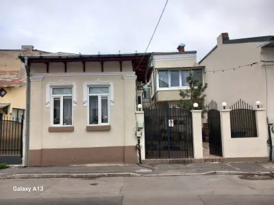 BRASADAS vinde casa curte comuna 3 cam 77mp HALA TRAIAN - Bucuresti