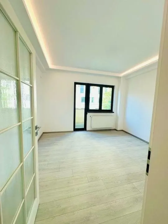 Apartament 3 camere București - poza 1