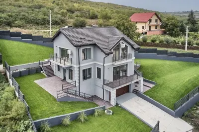 Casa noua de vanzare in Iasi, zona Sorogari, cu vedere catre lac. - Sorogari