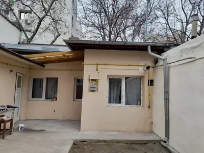Dristor, Piata Ramnicu Sarat, casa - Bucuresti